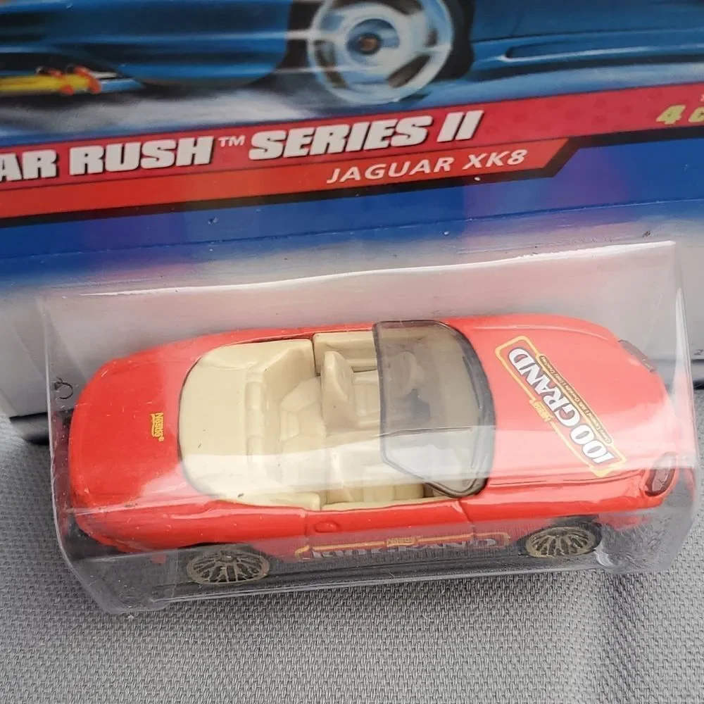 Hot Wheels Jaguar XK8 21318